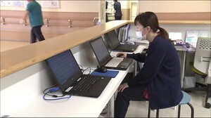 <試験導入>患者の呼吸数・心拍数をモニターで確認 業務負担の軽減に 接触減で院内感染対策にも