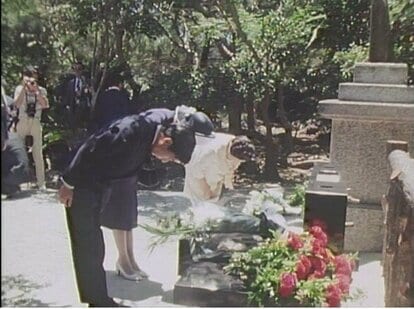 「ひめゆりの塔」に献花された上皇ご夫妻（沖縄・糸満市）1975年7月