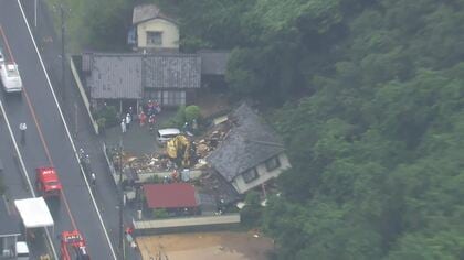 【中継】栃木・足利市で住宅に土砂流入　高齢夫婦2人と連絡取れず　重機使い捜索続く　群馬では冠水で車が立ち往生