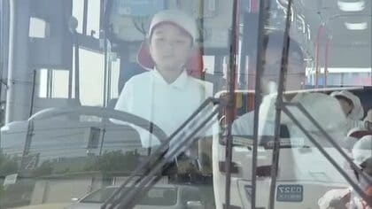 岡山市で小学生を対象に「バス教室」乗り方だけでなく運転席でバスを降りた後の“危険”を学ぶ【岡山】