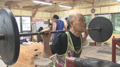 “シュワちゃん”に憧れ…79歳の重量挙げ選手　40キロのバーベルも軽々と【大分発】