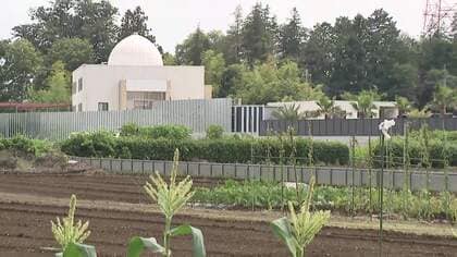 見渡す緑に白い「モスク」　申請出さず違法建築“イスラム教徒のために”　市長も怒り　撤去求める　埼玉・川越市
