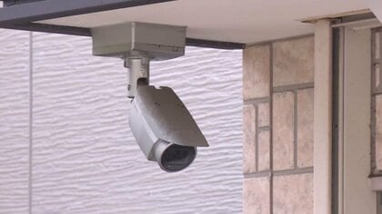 薬局で店長の女性を手錠で拘束　2階事務室に連れていき金庫の現金約20万奪って逃走した「上下黒色の服の男」強盗致傷事件として捜査