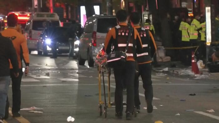 事故当時、1316人の消防士が活動に当たった