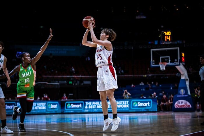 3ポイントシュートを4本中4本決めた東藤なな子選手(C)FIBA