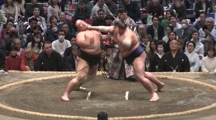 朝乃山と阿炎の取組（17日　提供 日本相撲協会）