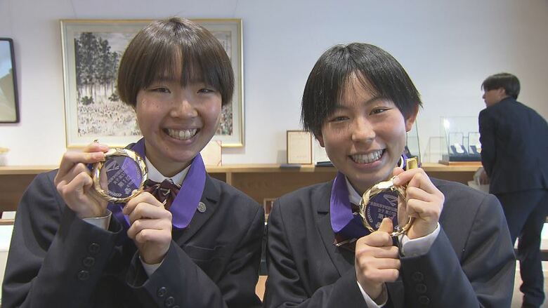 全国高校駅伝“2連覇”　長野東高校3年生の進路は？　田畑陽菜選手は実業団へ「マラソンで日本代表に」　真柴愛里選手は大学へ「感動を与えられるような選手に」｜FNNプライムオンライン