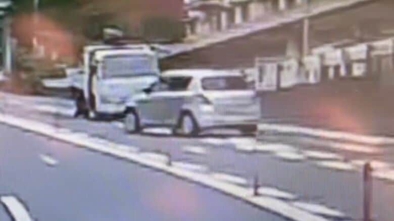 あわや正面衝突   高齢者が運転「ちょっと、ぼーっとした」壁にぶつかり歩道に乗り上げ… “暴走事故”の瞬間 【福岡発】｜FNNプライムオンライン