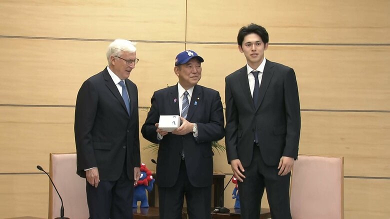 ドジャース・佐々木朗希が石破首相にサイン入りの帽子をプレゼント　開幕戦へ「できることを精いっぱい」｜FNNプライムオンライン