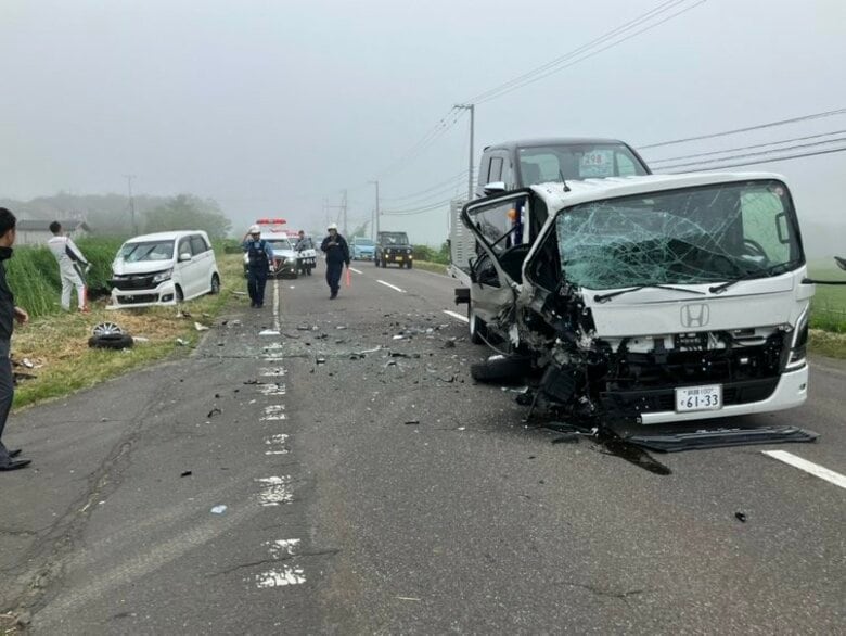 ”右折待ちの車”に気付くのが遅れ対向車線にはみ出したか…積載車と軽乗用車が衝突_3人を病院搬送〈北海道・根室市〉｜FNNプライムオンライン