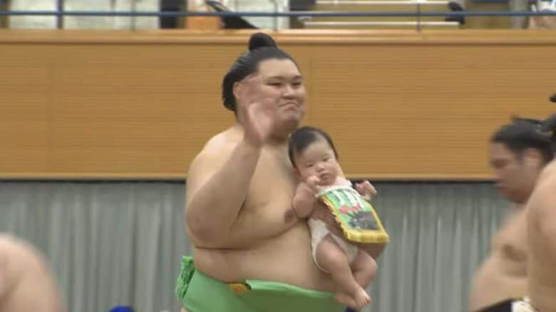 綱取りへ順調に白星重ねる…大相撲夏場所9日目 大関・大の里は宇良を下して9連勝 10日目は一山本と｜FNNプライムオンライン