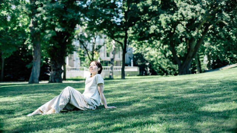 「ノーブラで外出できる服」が防災着として注目！苦しい・かゆい…ブラジャーの我慢からの解放が避難所で大切な理由｜FNNプライムオンライン