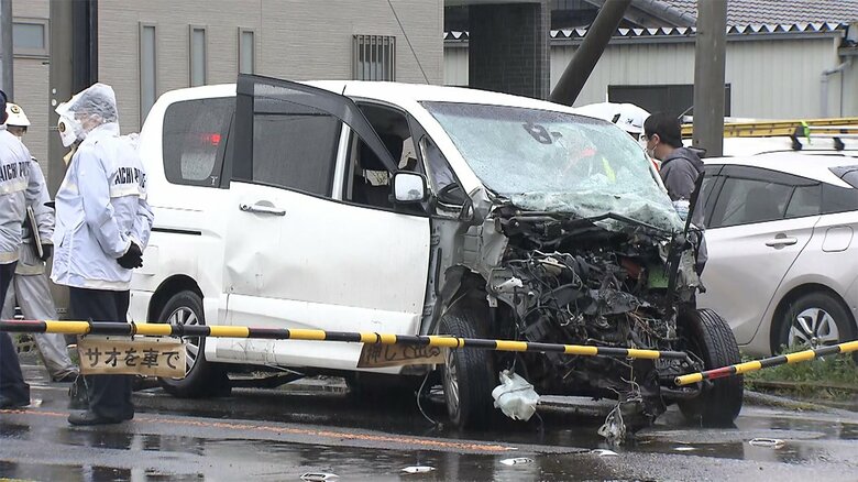 遮断機下りた踏切に進入か…乗用車が急行列車と衝突　車運転の24歳男性重傷　愛知・岩倉市｜FNNプライムオンライン