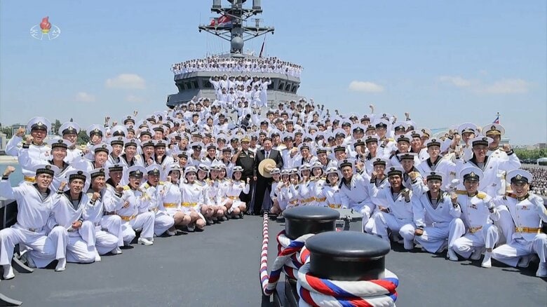 北朝鮮の5000トン級新型駆逐艦「崔賢」が就役　金正恩総書記「核武力の多角的な運用を実現」｜FNNプライムオンライン