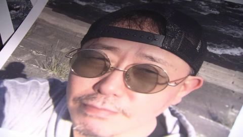 時折笑みをこぼしながら事件の経緯を話した小野被告(SNSより)