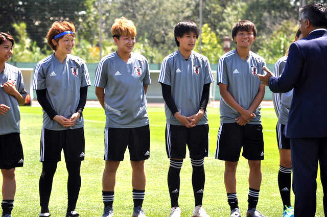 試合翌日は、イングランド戦の控え組を中心に軽いトレーニングで汗を流した
