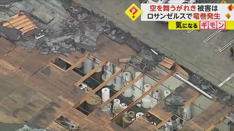 天井が剥がれ、中が見えている建物(画像:Raymond Rodriguez)