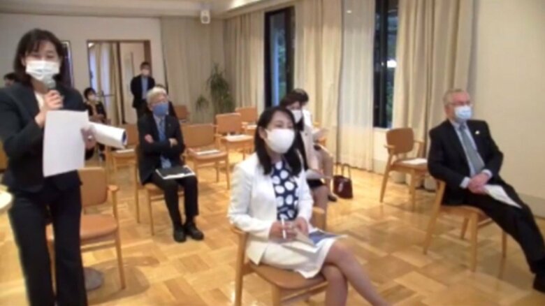 フィンランド大使館で行われた議連勉強会では活発な意見交換が行われた