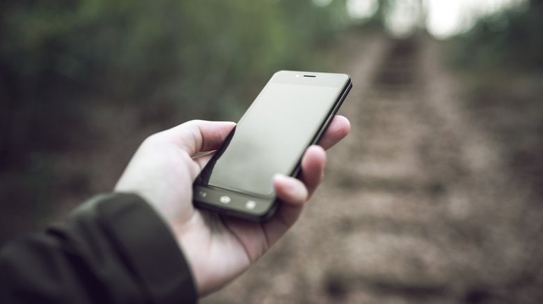 ネットやスマホは便利だが、災害時にはつながらなくなる可能性も(画像はイメージ)