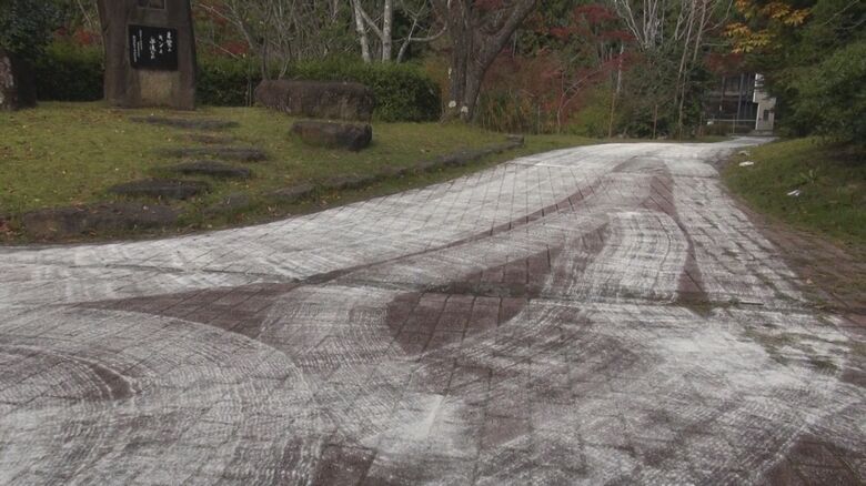 消石灰をまき感染予防