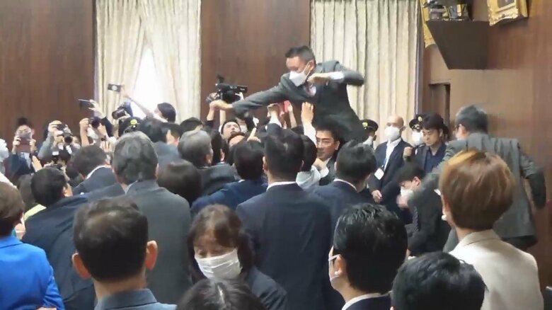 独自の主張を繰り返し国会を騒がせてきた山本太郎氏