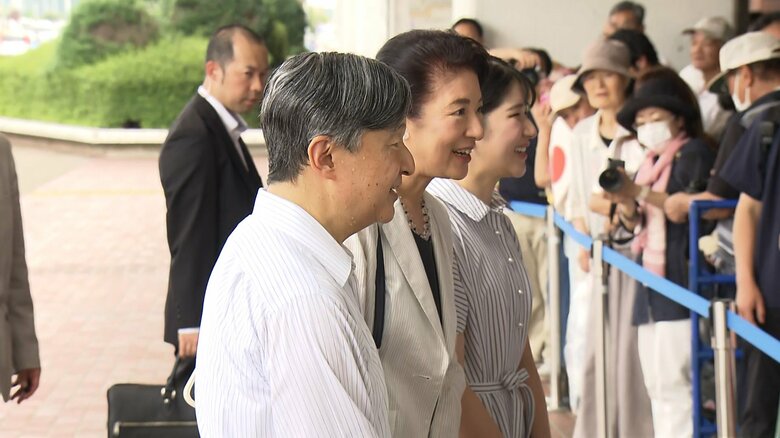 那須塩原駅に到着した天皇ご一家