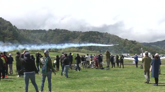 レースを見守るファンたち