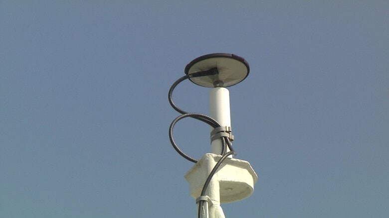 「啓風丸」のGNSSアンテナ