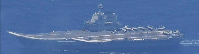 中国海軍の空母「山東」（提供：防衛省）