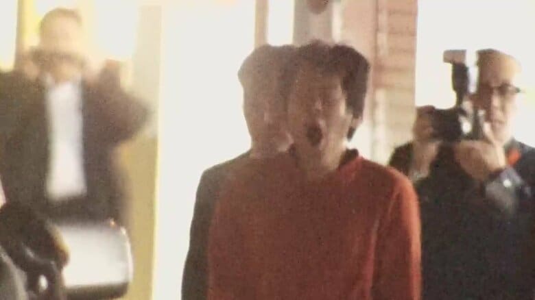 逮捕後の現場検証の際は、石橋被告があくびする姿も見られた