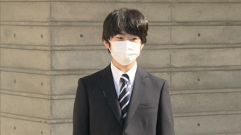 スーツ姿で入学式に臨まれた悠仁さま