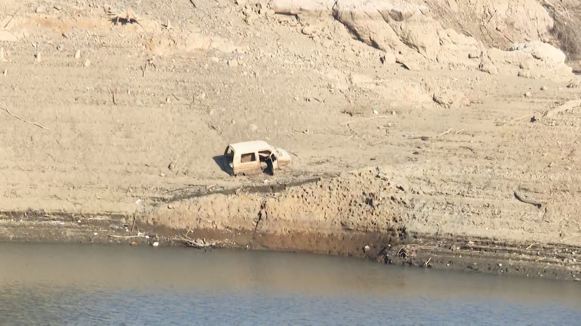 津久井湖がカラカラ…貯水量22％　30日間降水量ゼロ、30年に一度の雨不足　立川市の農園では野菜が生育不良に