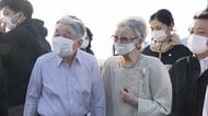 美智子さまが赤ちゃんの手を握り「元気に大きくなりますように」　上皇ご夫妻が葉山御用邸で静養　市民とふれあい