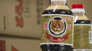 寅年に活気づく「とら醤油」　売り上げ低下する中、地元特産品使った新商品開発に取り組む【岡山発】
