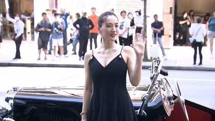綾瀬はるか　黒のドレスで銀座に降臨…巨大バルーンを打ち抜き映画ヒット祈願！ジェシーとのアクションも注目