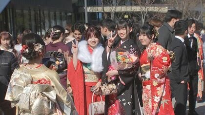 熊本県内各地で二十歳の門出を祝う式典　“こうのとりのゆりかご”に預けられた宮津さんも　阿蘇市長は今年も熱唱