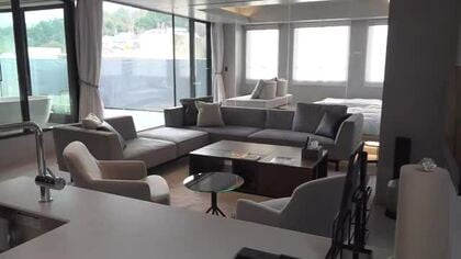 芸術とサウナで“整う”滞在型のアートホテルが福井市中心部に誕生　全室にキッチンや調理器具を完備　福井出身の長坂真護さんの作品を展示　21日オープン