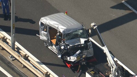阪和道で軽自動車にトラック追突　70代女性が死亡　渋滞で停車中、3台絡む事故　トラック運転手の男逮捕「眠気でウトウト」