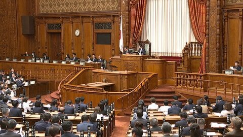 「デジタル教科書」正式導入へ　参・本会議で可決　紙との併用など学校側が自由に選択　2030年度を目標