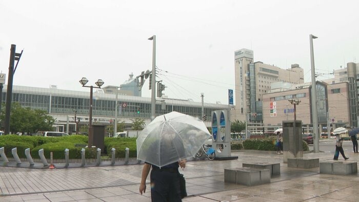 富山駅前（8日午前8時半頃）