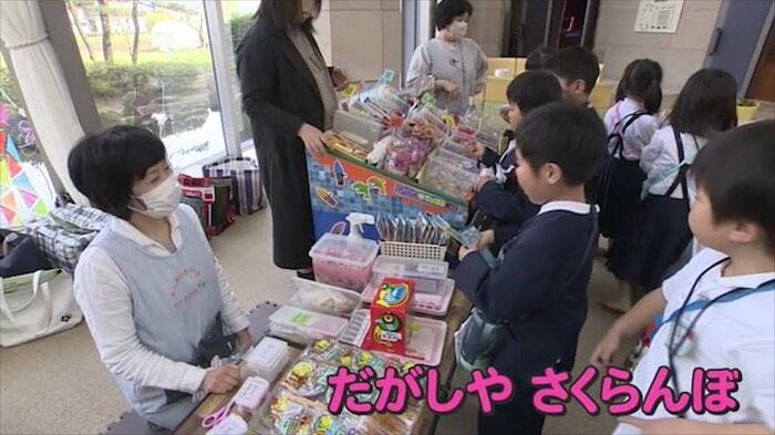 平日午後にオープンする「だがしや さくらんぼ」