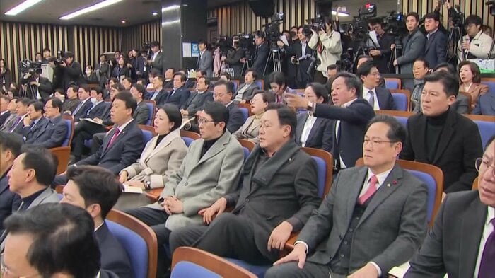 尹大統領に近い議員を中心に反発の声が…