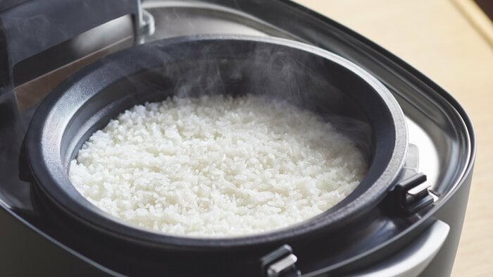 ほとんどの現代の炊飯器は「吸水時間」も加味(画像はイメージ)