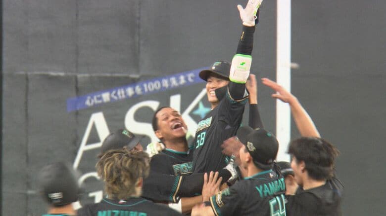 【ファイターズ】奈良間大己2試合連続のヒーローに「持ってますね〜」今季初の延長戦で今季初のサヨナラ勝ち 新庄監督の期待には「打席をくれているので、何とか応えたいという気持ちが大きい」｜FNNプライムオンライン