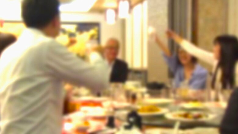 「どうぞごゆっくり」笑顔が素敵な店員さん　でも本心は「帰ってほしい」と思っているの？“飲食店のホンネ”をプロに聞いた｜FNNプライムオンライン