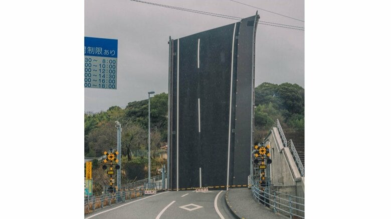 道路が立ってる!?トンネルの壁に穴?思わず二度見する全国の珍風景【一人旅研究会の“日本”ノスタルジック写真館】|FNNプライムオンライン