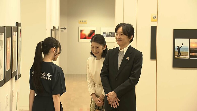 「カメラはどうしたんですか？」写真部出身の秋篠宮さまが写真部門の展示で質問　秋篠宮ご夫妻が全国高校総合文化祭を見学｜FNNプライムオンライン