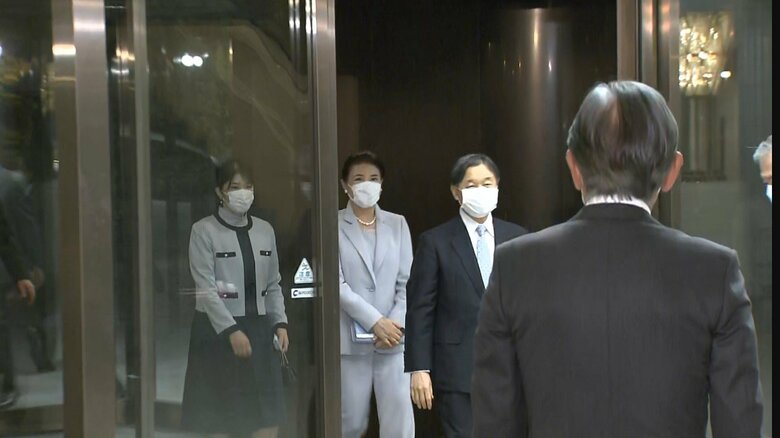 東京国立博物館に到着された両陛下と愛子さま(24日)