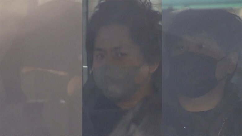 山﨑容疑者と芦野容疑者は容疑を認めている。稲田容疑者は否認しているという。