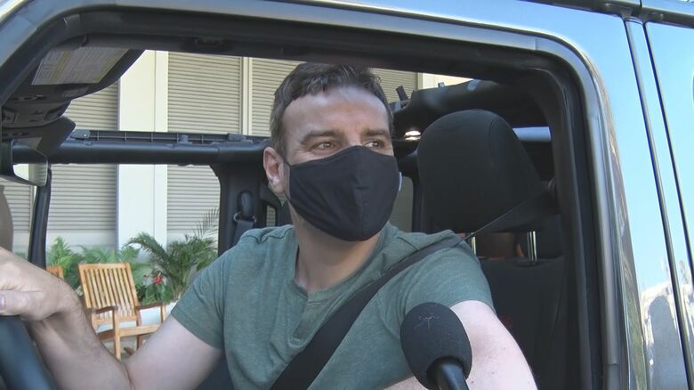 「この車種に乗ってみたかったしちょうど良かった」と喜ぶ観光客